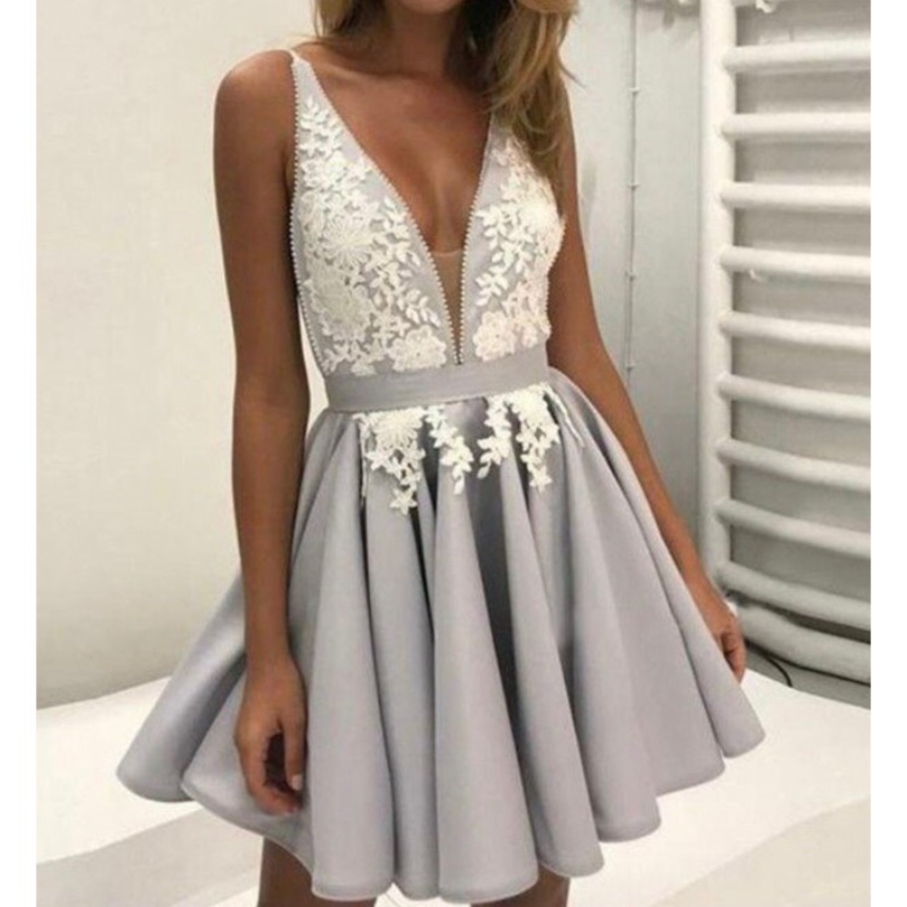 👗A-Line Princess V-Neck Satin Appliqué Mini Dress